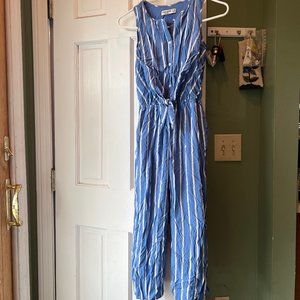 Girls size 11-12 Abercrombie french blue and white cropped jumpsuit